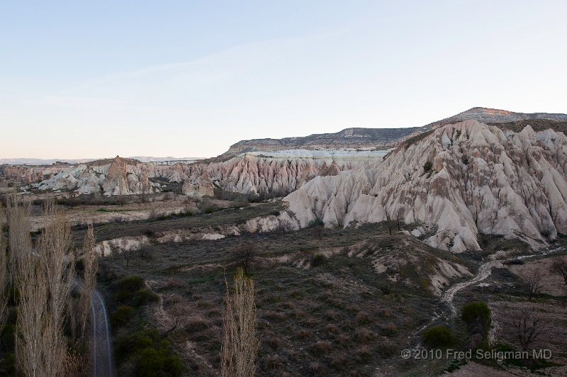 20100405_065235 D3.jpg - The rock formations come into view